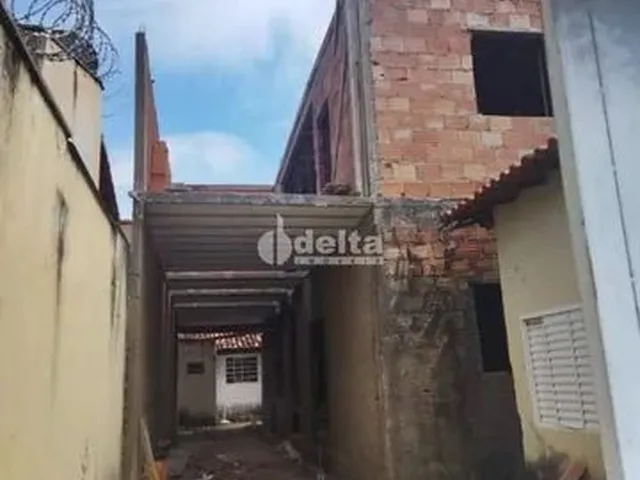 Imagem: Casa À Venda, 2 Quartos, 2 Suítes, Jardim