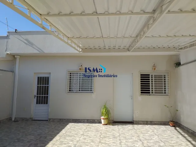 Imagem: Casa Térrea com 3 Dormitórios À Venda