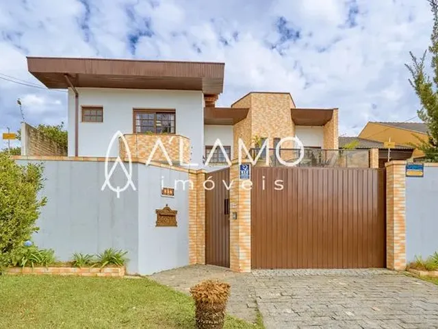 Imagem: Casa com Amplo Terreno e 06 Dormitórios