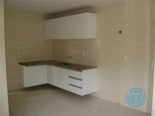 Imagem 11: 9628) Apartamento com 3 Suítes em Petrópolis