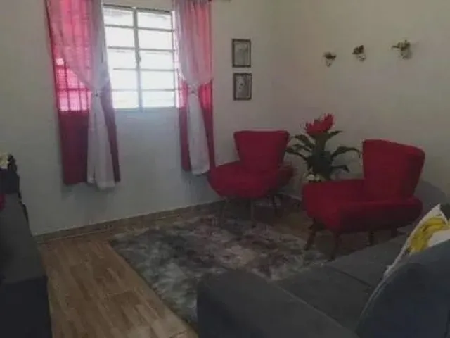 Imagem: Casa na Ribeira com 3/4 e Bem Localizada