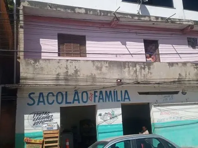 Imagem: Casa com Lojas e Garagem