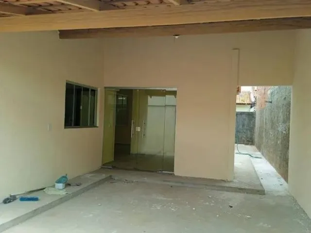 Imagem: A casa possui 2 Dormitórios, 1 Banheiro, 1 Vaga na