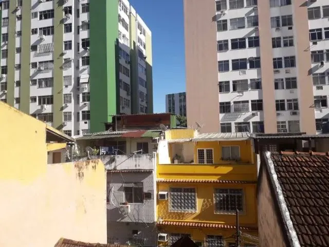 Imagem 2: Conjugado Junto À Praça Saens Pena