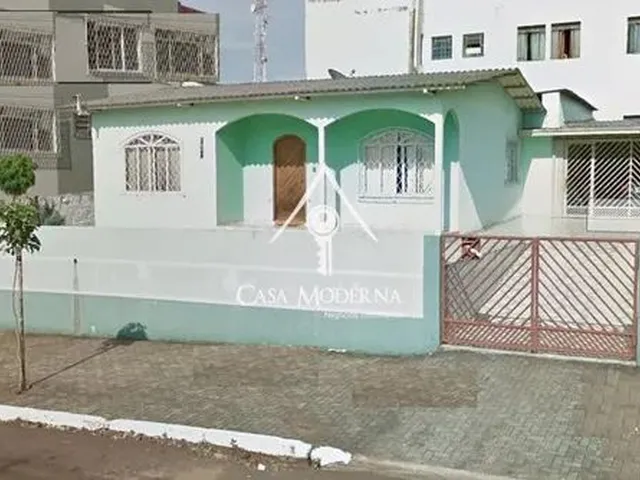 Imagem: Casa com Uma Suite e Dois Quartos no Centro