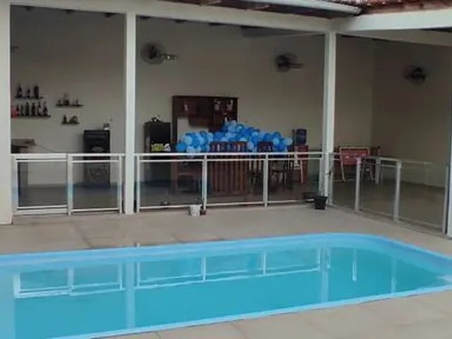 Imagem: A casa possui 4 Dormitórios, 3 Suítes, 5 Banheiros, 3