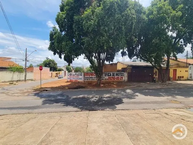 Imagem: A casa possui 3 Dormitórios, 1 Banheiro, 5 Vagas na