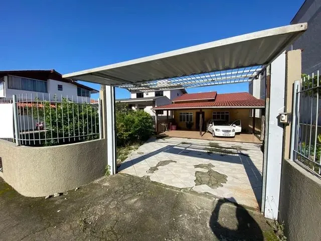 Imagem: Casa com 3 Dormitórios com 1 Suíte À
