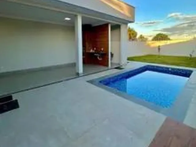 Imagem: A casa possui 3 Dormitórios, 1 Suíte, 3 Banheiros, 3