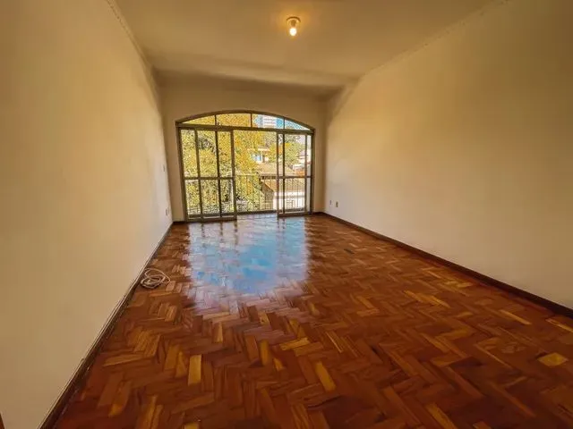 Imagem: O apartamento possui 2 Dormitórios, 1 Banheiro, 2 Vagas na