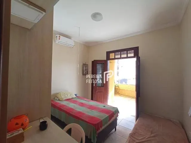 Imagem 2: Casa com 3 Dormitórios À Venda, 220 M² por R$ 550.000,00 - São Francisco - São