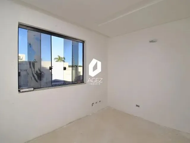 Imagem: Sobrado com Três Quartos no Guabirotuba