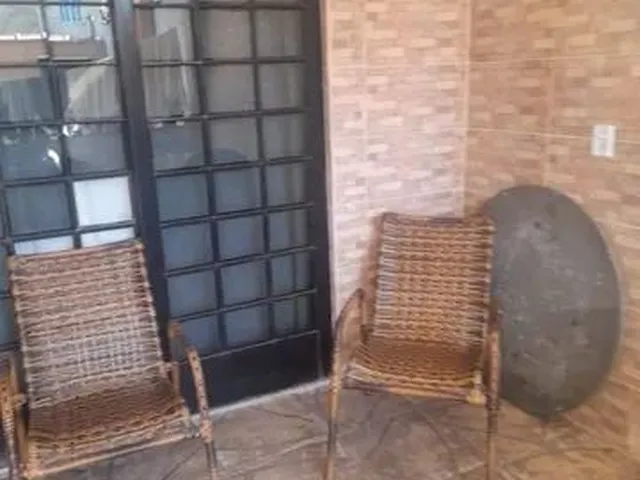 Imagem: Casa com 2 Quartos, Próximo a Estação