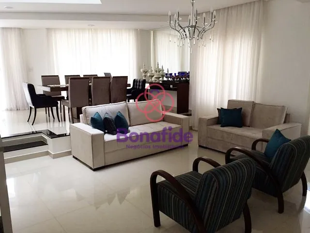 Imagem: A casa possui 4 Dormitórios, 3 Suítes, 4 Banheiros, 3