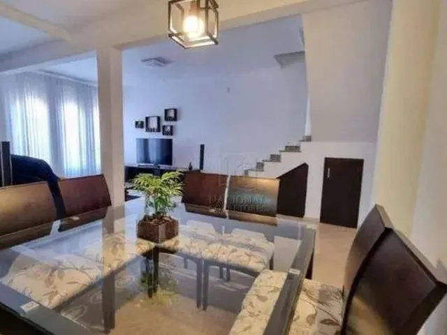 Imagem: A casa possui 5 Dormitórios, 2 Suítes, 5 Banheiros, 4
