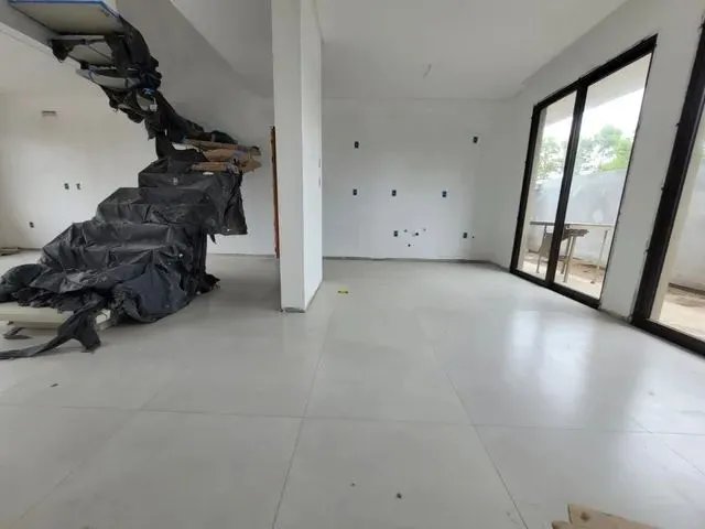 Imagem 9: Casa para Venda em Florianópolis, Campeche, 3 Dormitórios, 3 Suítes, 4 Banheiros, 2