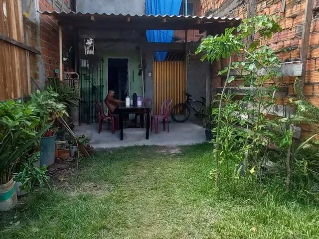 Imagem: Casa em Rua Pública