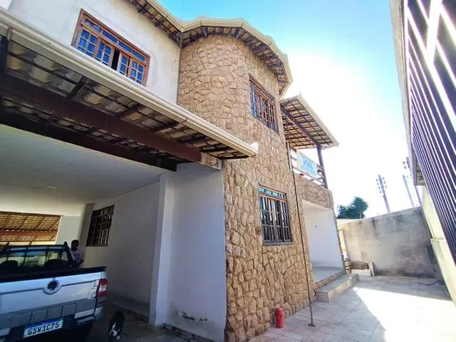 Imagem: Casa de 2 Andares em Excelente Localização