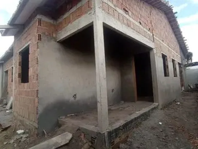 Imagem 1: Casas em Construção Á Venda na Avenida Principal do Plano de Vida com 3 Quartos Por