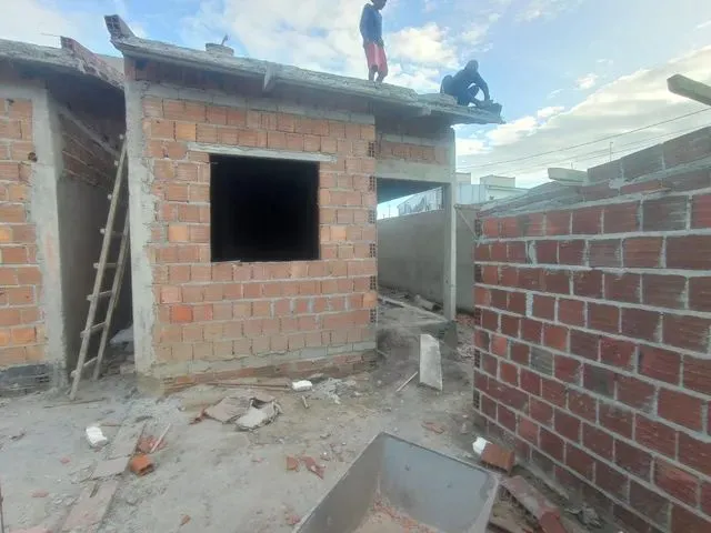 Imagem 6: Casas em Construção Á Venda na Avenida Principal do Plano de Vida com 3 Quartos Por