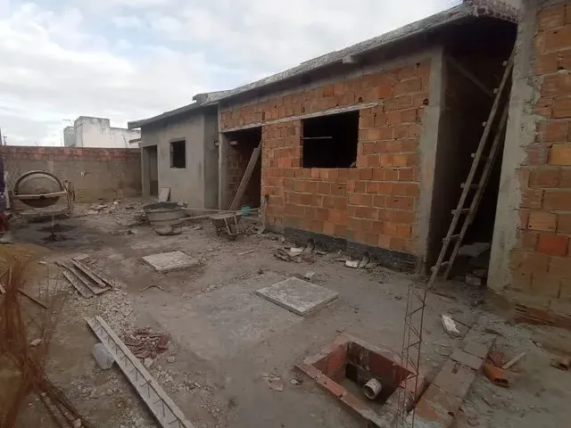 Imagem 3: Casas em Construção Á Venda na Avenida Principal do Plano de Vida com 3 Quartos Por