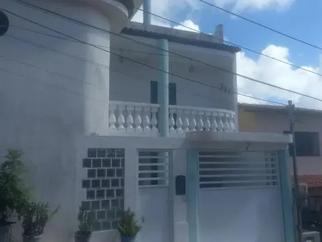 Imagem: A casa em condomínio possui 3 Dormitórios, 3 Suítes, 5