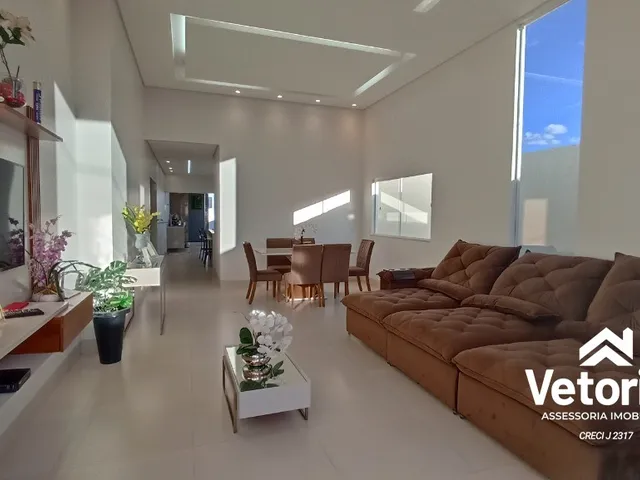 Imagem: A casa possui 3 Dormitórios, 3 Suítes, 4 Banheiros, 9 Vagas