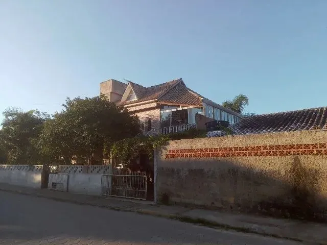 Imagem 3: Residencial com 3 Pisos, em Bombinhas Sc