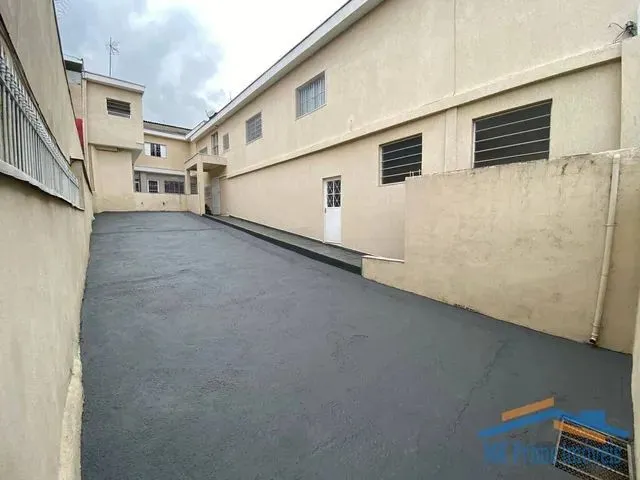 Imagem: A casa possui 5 Dormitórios, 4 Banheiros, 5 Vagas na