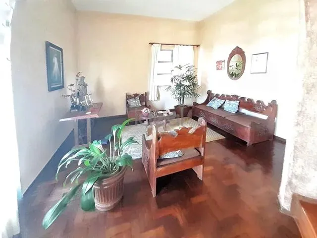 Imagem: Casa À Venda, 5 Quartos, 1 Suíte, 3 Vagas