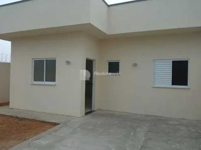 Imagem: A casa possui 3 Dormitórios, 1 Suíte, 1 Banheiro, 1 Vaga