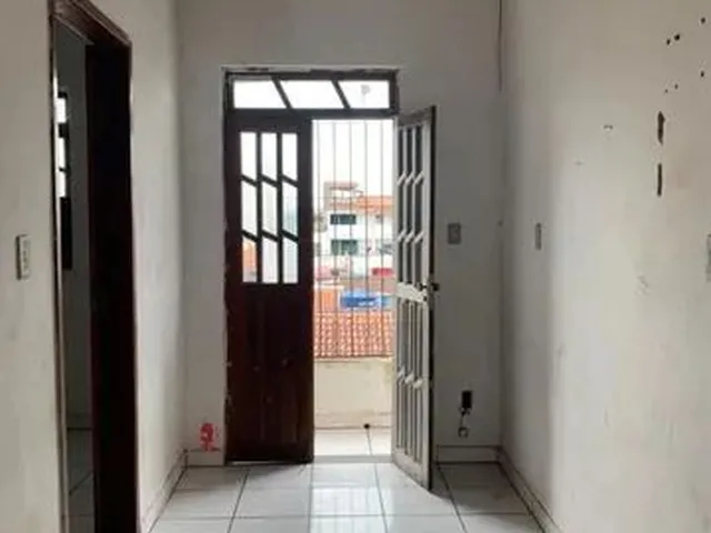 Imagem: O apartamento possui 2 Dormitórios, 1 Banheiro, 1 Vaga na