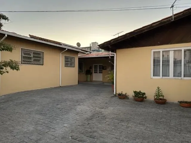 Imagem 4: Casa Térrea Mais Antiga, Semi Mobiliada, com 03 Dormitórios, Sendo 02 Suítes, 01 Bwc