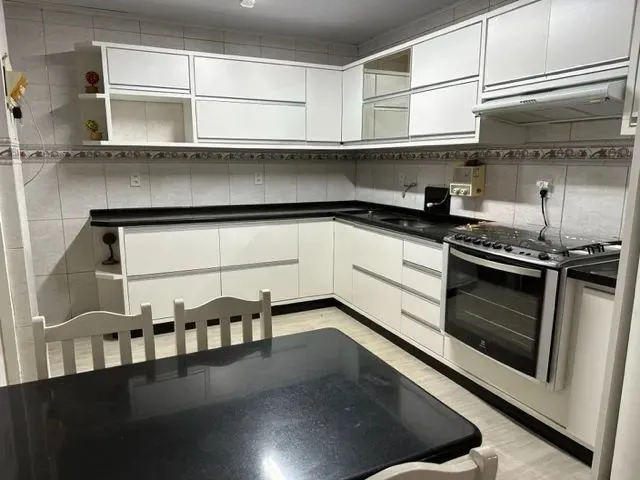 Imagem 11: Casa Térrea Mais Antiga, Semi Mobiliada, com 03 Dormitórios, Sendo 02 Suítes, 01 Bwc