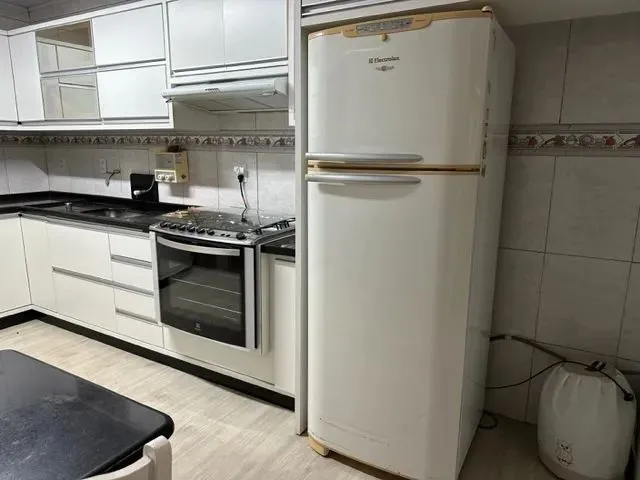 Imagem 2: Casa Térrea Mais Antiga, Semi Mobiliada, com 03 Dormitórios, Sendo 02 Suítes, 01 Bwc