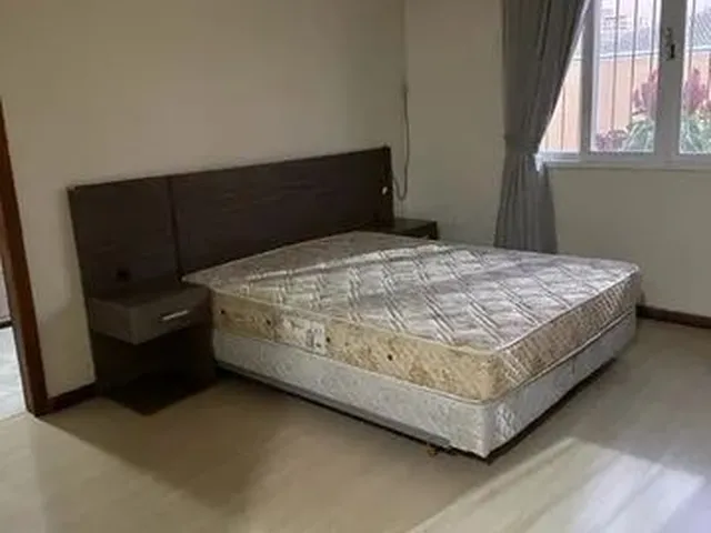 Imagem 7: Casa Térrea Mais Antiga, Semi Mobiliada, com 03 Dormitórios, Sendo 02 Suítes, 01 Bwc