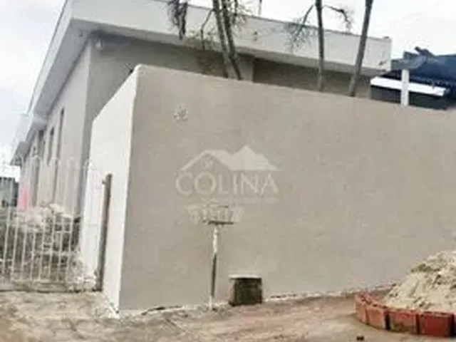 Imagem: A casa possui 4 Dormitórios, 1 Banheiro, 3 Vagas na