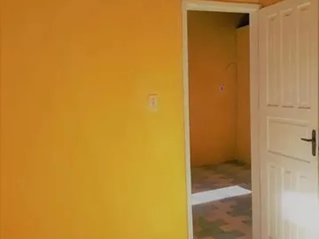 Imagem 7: Casa com 2 Quartos, 1 Banheiro, Sala, Cozinha, Varanda e Área de Serviço. Localizada Na