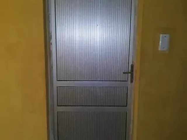 Imagem 11: Casa com 2 Quartos, 1 Banheiro, Sala, Cozinha, Varanda e Área de Serviço. Localizada Na