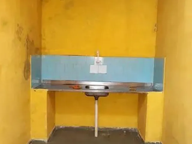 Imagem 16: Casa com 2 Quartos, 1 Banheiro, Sala, Cozinha, Varanda e Área de Serviço. Localizada Na