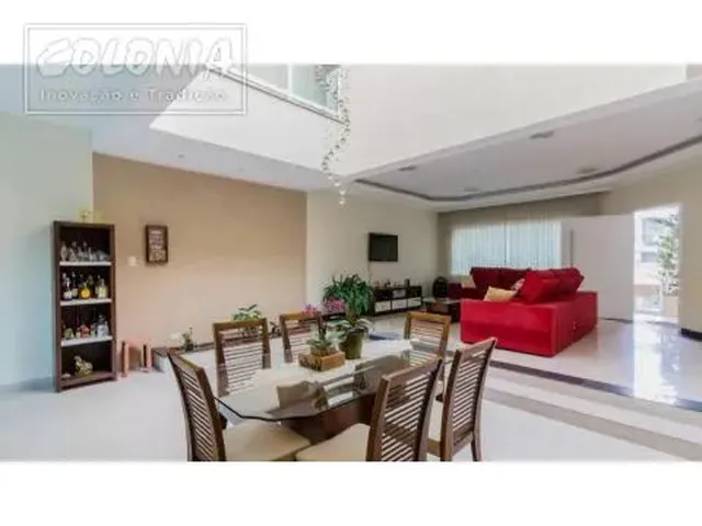 Imagem: A casa possui 3 Dormitórios, 3 Suítes, 5 Banheiros, 5