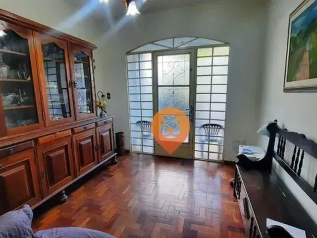 Imagem: Casa com 7 Dormitórios À Venda, 346 M²
