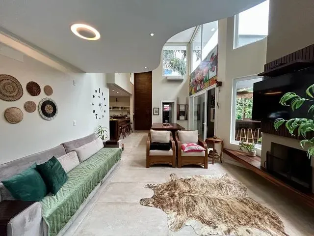 Imagem: Casa com 4 Dormitórios À Venda, 230 M²