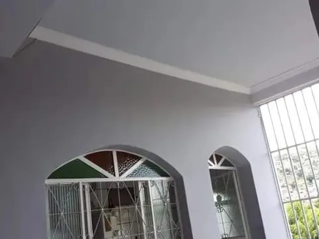 Imagem: A casa possui 5 Dormitórios, 5 Banheiros, 4 Vagas na