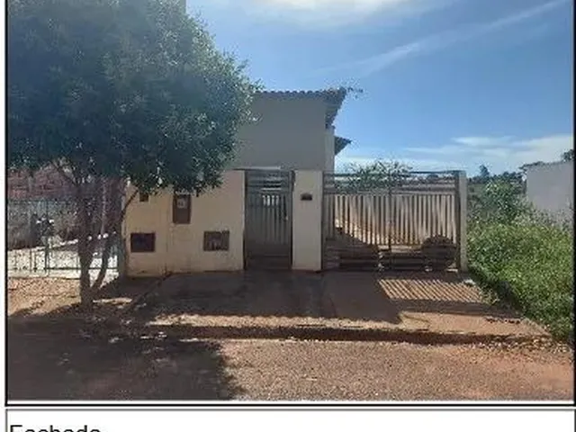 Imagem: A casa possui 2 Dormitórios, 1 Banheiro, 1 Vaga na