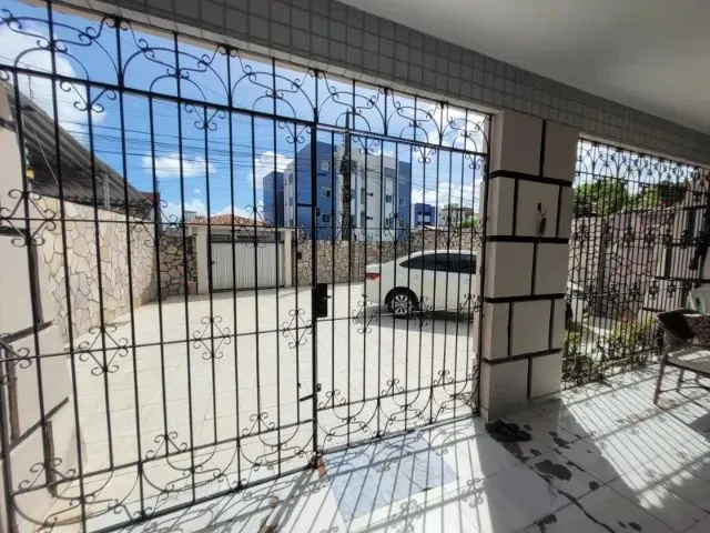 Imagem: Casa Espaçosa a Venda no Bairro do Cristo