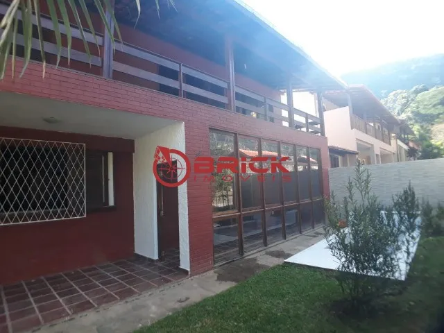 Imagem: Casa com 5 Quartos em Condomínio no Comary