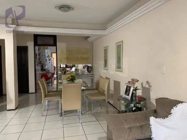 Imagem 10: Casa com 4 Dormitórios À Venda, 250 M² por R$ 850.000,00 - Cidade dos Funcionários