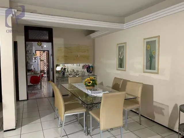 Imagem 9: Casa com 4 Dormitórios À Venda, 250 M² por R$ 850.000,00 - Cidade dos Funcionários
