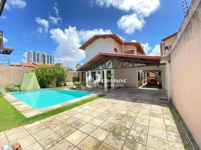Imagem: Casa com 5 Quartos À Venda, 196 M² por